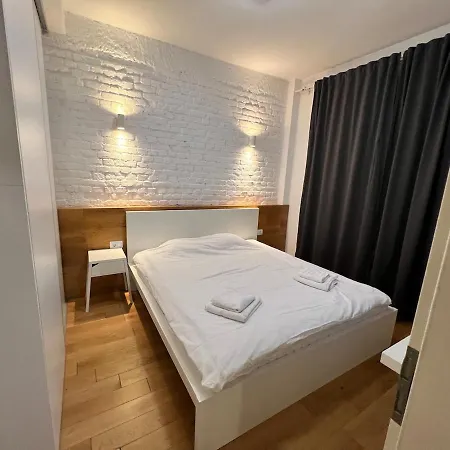 Stylish With Balcony In Center * Boekarest