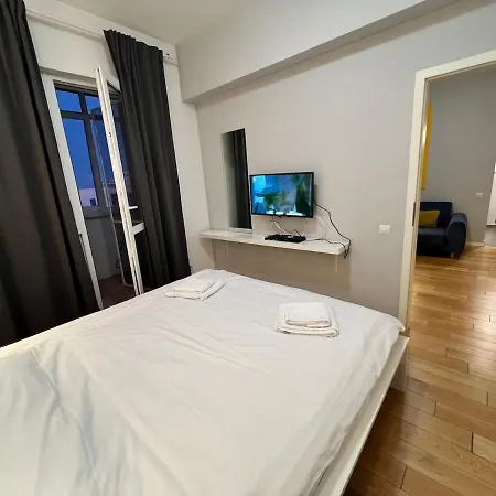 Appartement Stylish With Balcony In Center