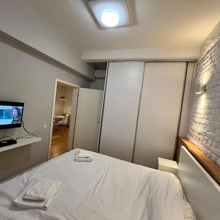Stylish With Balcony In Center Boekarest