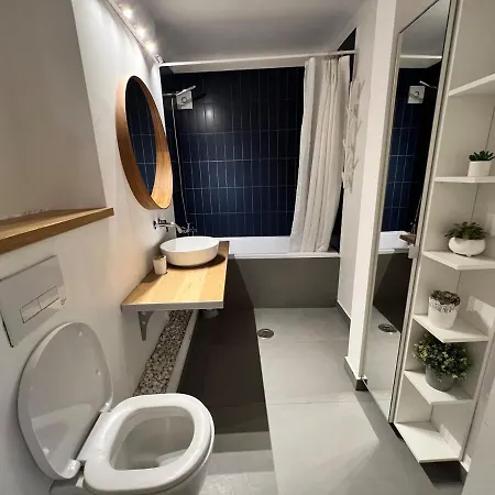 Appartement Stylish With Balcony In Center