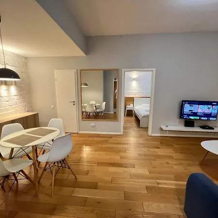 Stylish With Balcony In Center Appartement Boekarest